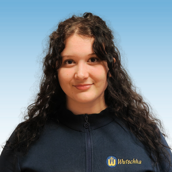 Portait der Mitarbeiterin Emily Brandner