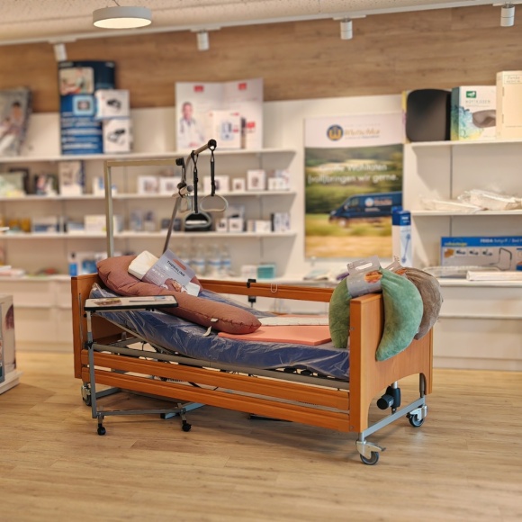 Ein Pflegebett steht in einer Wutschka-Filiale