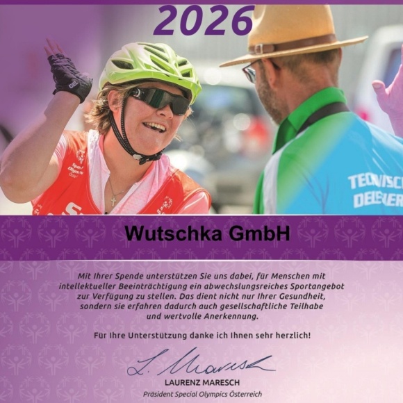 Zwei Menschen klatschen nach einem erfolgreichen sportlichen Ereignis ein - die Abbildung ist Teil einer Partnerschaftsurkunde von Wutschka und den Special Olympics &Ouml;sterreich