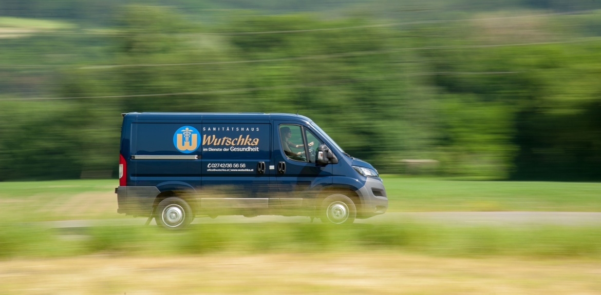 Ein Lieferwagen der Fa. Wutschka im Einsatz