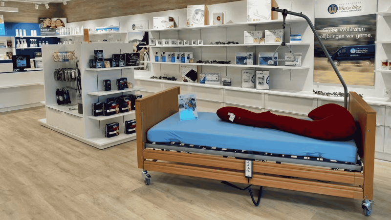 Ein Pflegebett im Verkaufsraum der Wutschka-Filiale Ober-Grafendorf