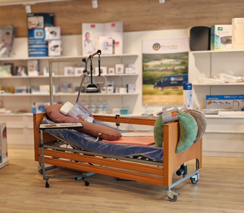 Ein Pflegebett steht in einer Wutschka-Filiale