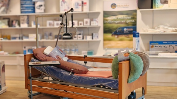 Ein Pflegebett steht in einer Wutschka-Filiale